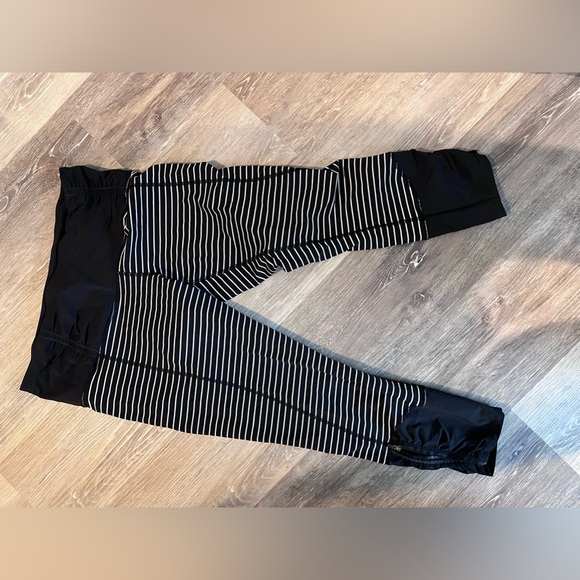 Lululemon stripped leggings with side zip and pull drawstring. EUC. - Picture 2 of 5